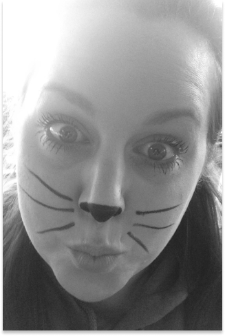 B&W Photo | Tullie with Cat-face Makeup